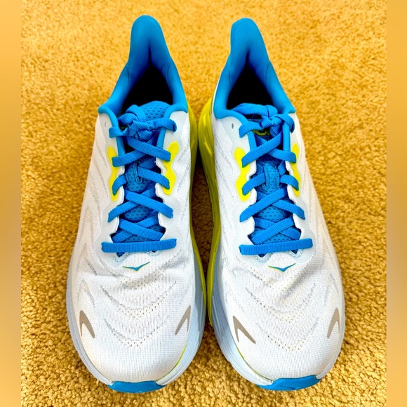 Hoka One One Arahi 6 (SAMPLE MODEL) -  Size 9 - Picture 1 of 4